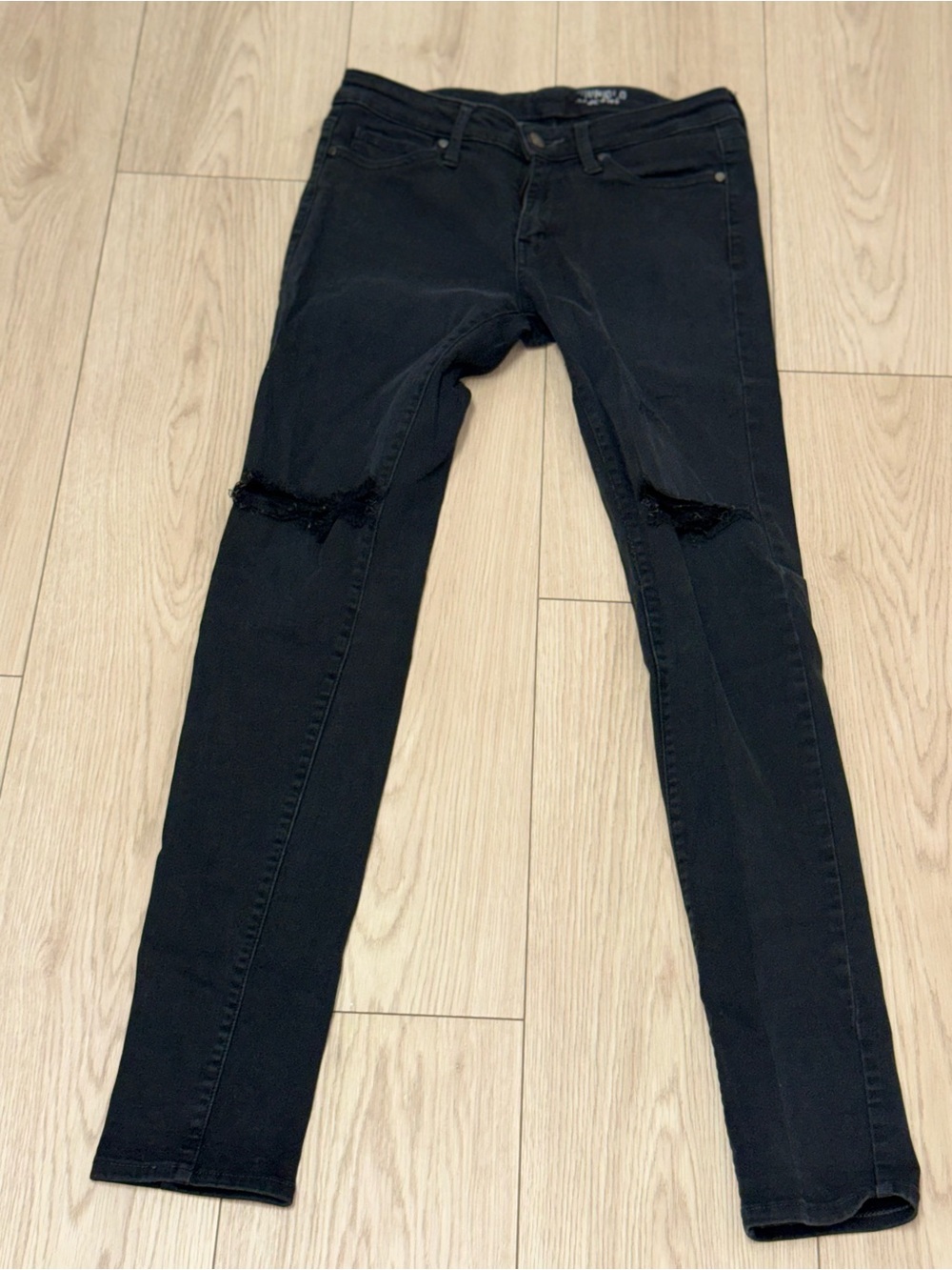 Uniqlo Black Distressed Fit Skinny Mid Rise Tapered Jeans Unisex Size 27